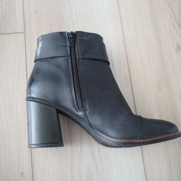 Korks Ease Decola Sz 6M Leather Black Ankle Boots Block Heels round toe Women's - Picture 9 of 12